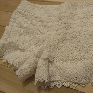 Lacey Ann Taylor Loft Shorts Off-White / Cream